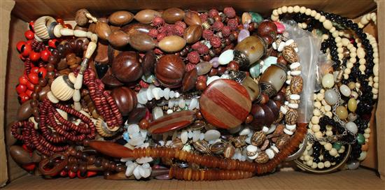 Quantity of costume beads etc